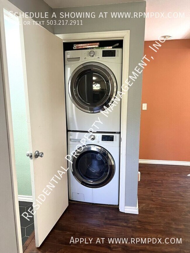 Building Photo - 4512 SW Fairvale Ct