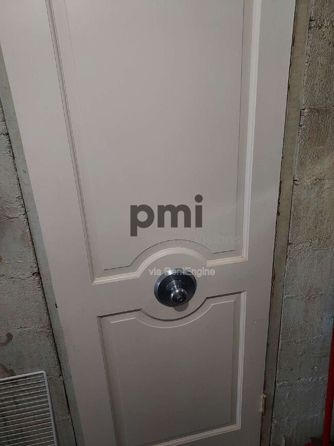 Building Photo - 328 E Kellar Ln