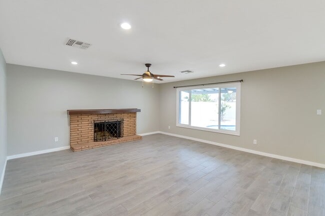 Building Photo - Prime ASU-Area Property: 6-Bedroom Pool Home with 2-Car Garage