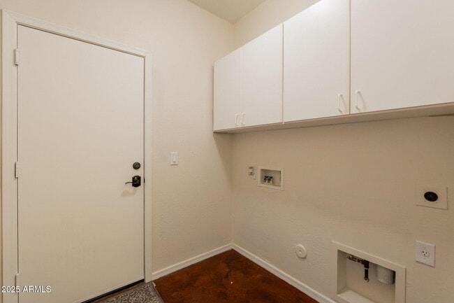 Building Photo - 888 S 165th Ln