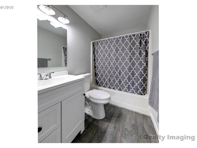 Main Bathroom with Bathtub and Shower - 6150 SW Alice Ln