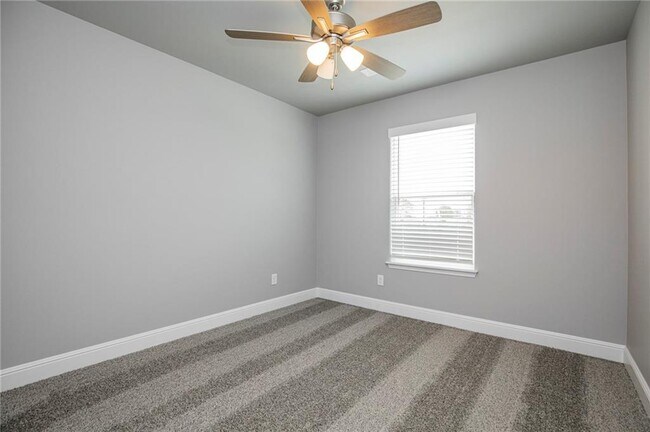 Building Photo - 2010 Periwinkle Pl