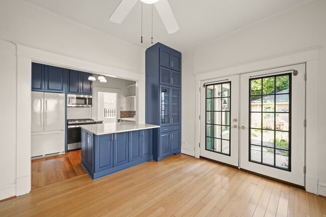 Building Photo - 406 Sul Ross St