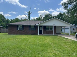 Building Photo - Great home in a Great Denham Springs Location