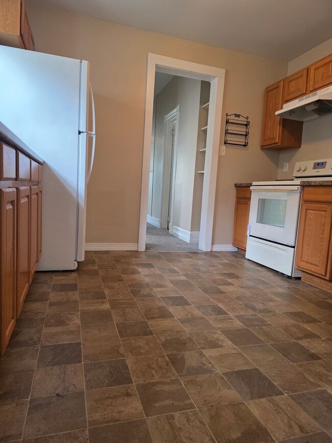 Building Photo - 711 W Water St