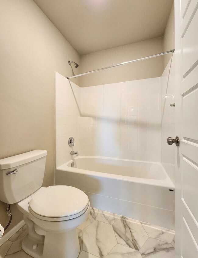 Building Photo - 4 Bedroom Home in Marysville Available Now!