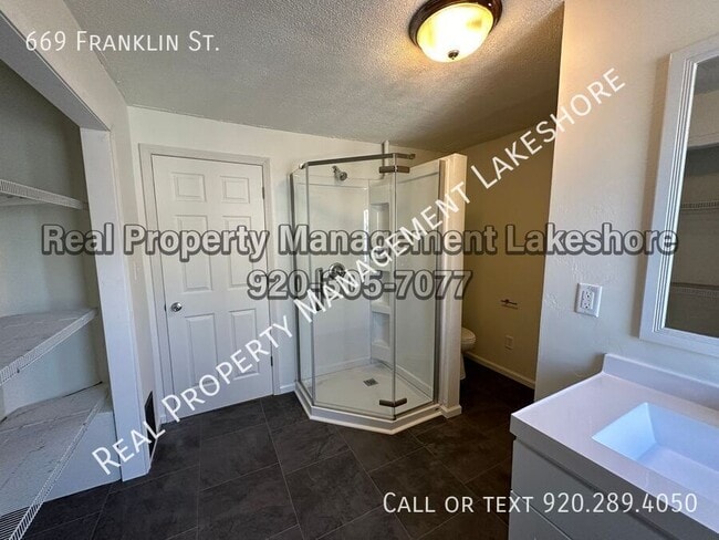 Building Photo - 669 Franklin St