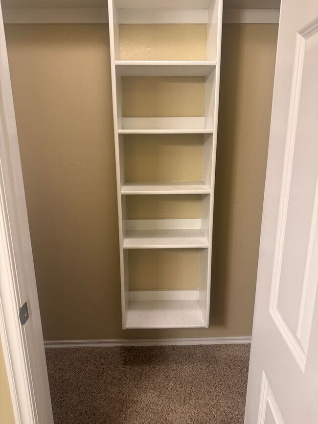 Building Photo - 10305 NW 38th Terrace