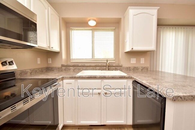 Building Photo - 3061 N 1300 E