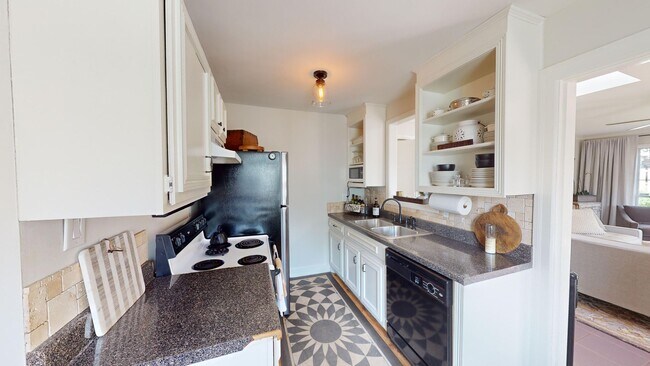 Building Photo - Sylvan Park Fully Furnished Home and Guest House-Shorter Term Leases Available!