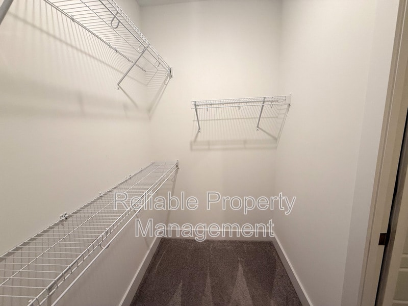 Building Photo - 4 S Laird Dr