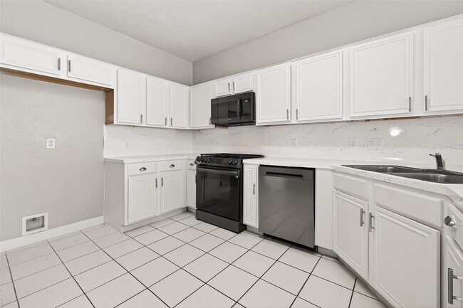 Building Photo - 4018 Timber Corner