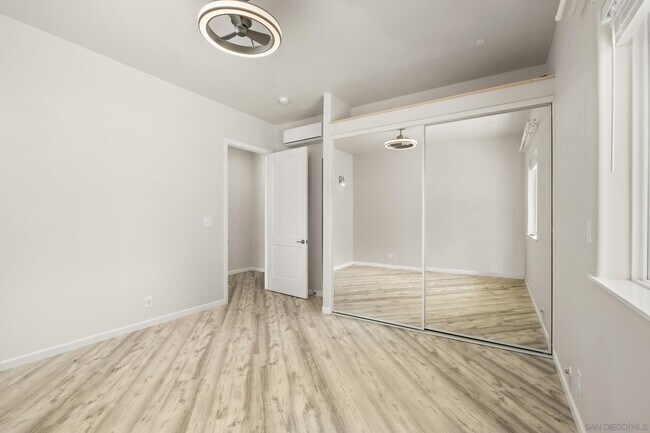 Building Photo - 9427 Vista Dr