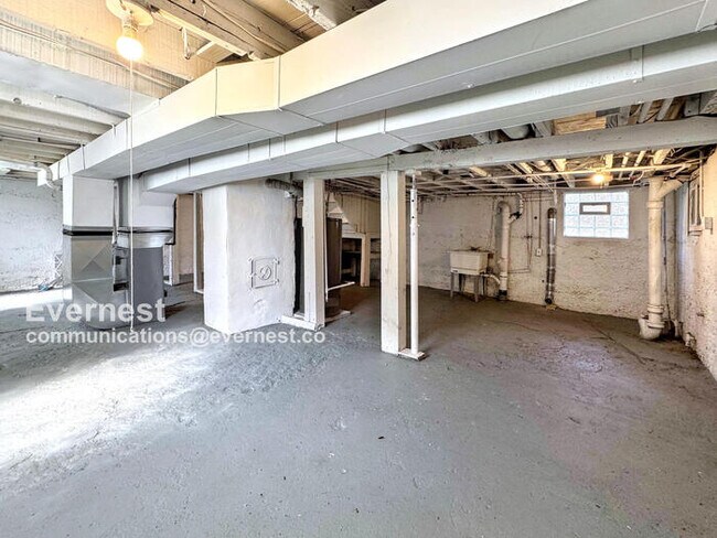 Building Photo - 68 E James St