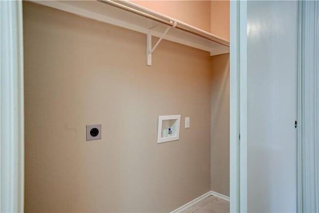 Building Photo - Charming One-Level 4 Bedroom Home with 2-C...