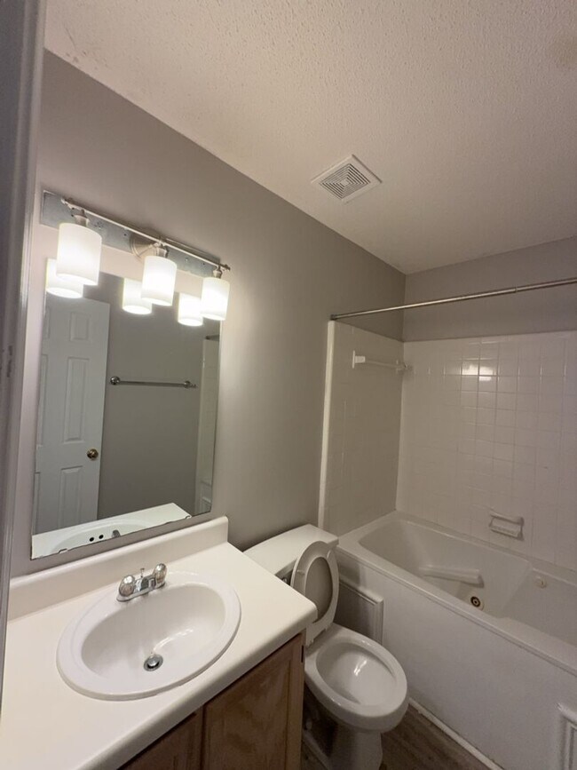 Building Photo - 469 Coops Ct