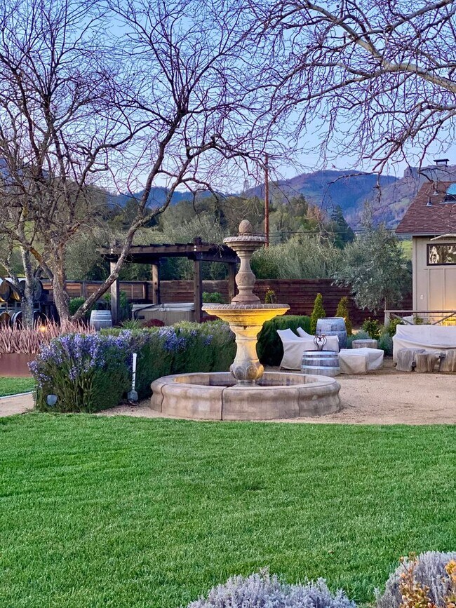 Building Photo - Fully Furnished Stunning Calistoga Retreat