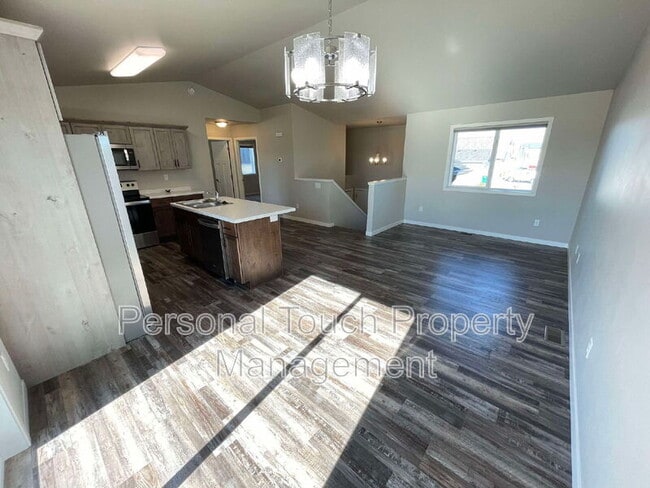 Building Photo - 1071 Barnes Dr W