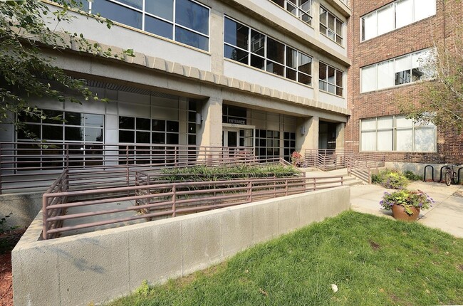 Building Photo - 901 N 3rd St