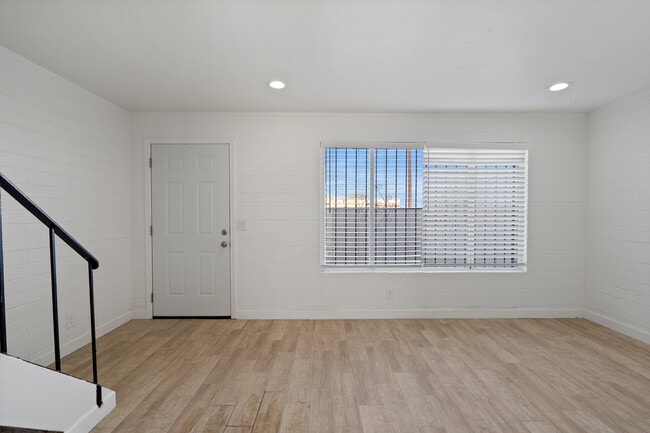 Building Photo - 2308 N 10th Ave