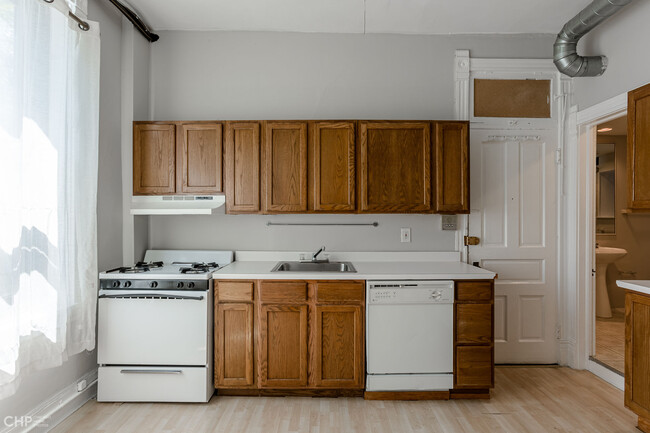 1B 2R - Kitchen - Charleston 2054 W