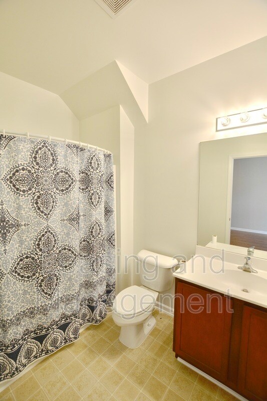 Building Photo - 1402 Hamlin Park Cir