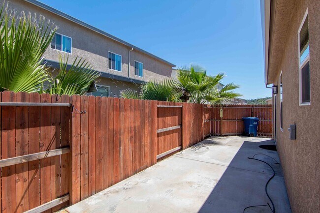 Building Photo - MOVE IN SPECIAL!!! $500 OFF FIRST MONTH'S ...