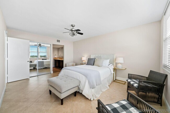 Building Photo - 511 Bayshore Dr