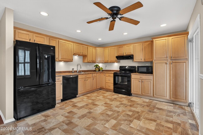 Building Photo - 69 William And Mary Sq