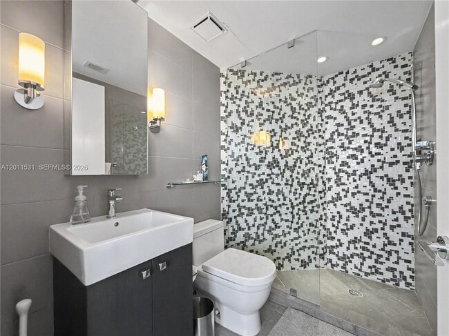Building Photo - 17555 Collins Ave