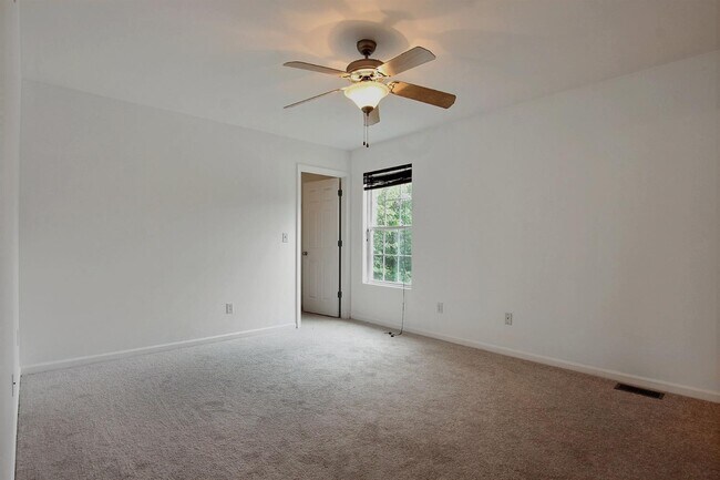 Building Photo - 3 bedroom / 2.5 bathroom Duplex for Rent in Valparaiso