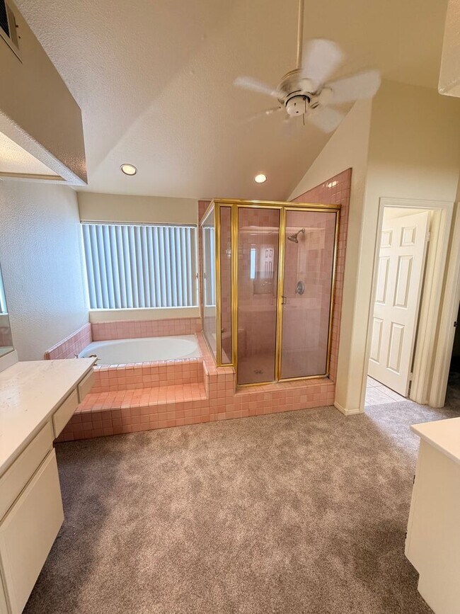 Building Photo - Beautiful 3 Bedroom, 2.5 Bathroom Newport ...