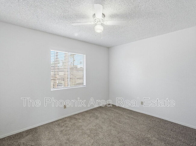 Building Photo - 2232 W Lindner Ave