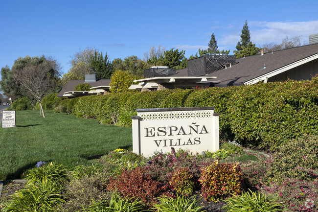 Front Entrance Signage & Landscaping - Espana East