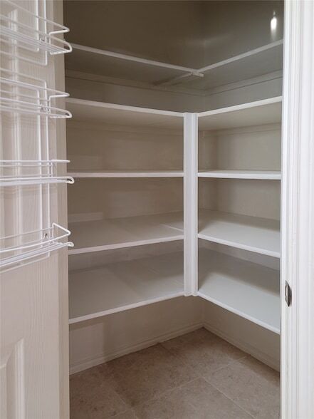 Building Photo - 2752 Stallion Dr