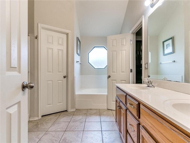 Building Photo - 4817 Montrose Dr