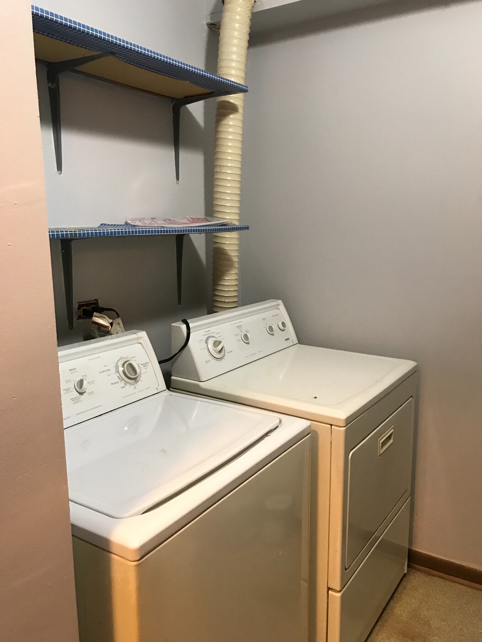 Building Photo - 7010 Newport Dr