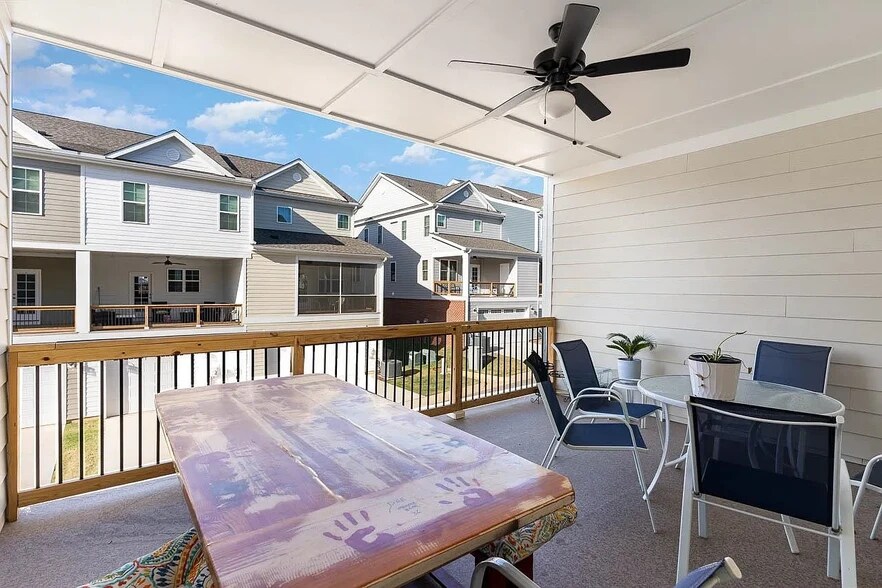 2nd floor patio - 1006 Gateway Commons Cir