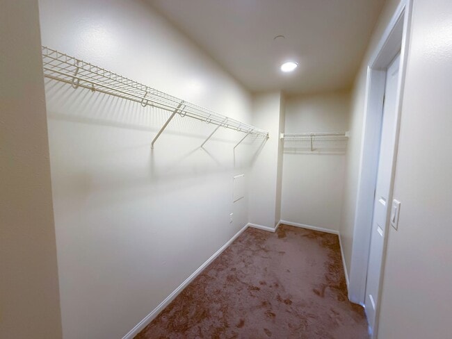 Building Photo - 10816 Lotus Dr