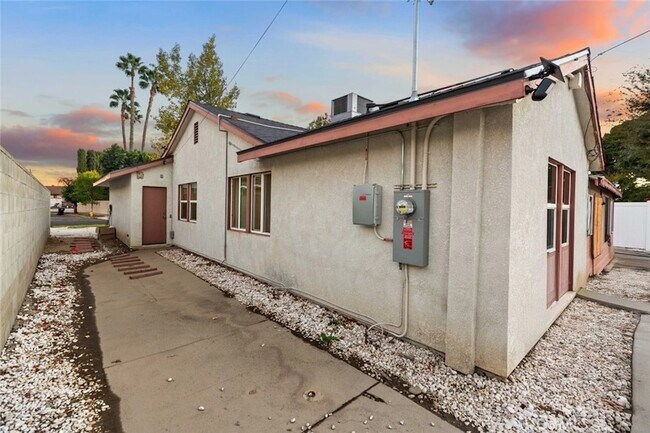 Building Photo - 11377 Gaynor Ave