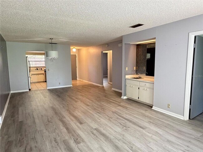 Building Photo - 1026 Medinah Dr