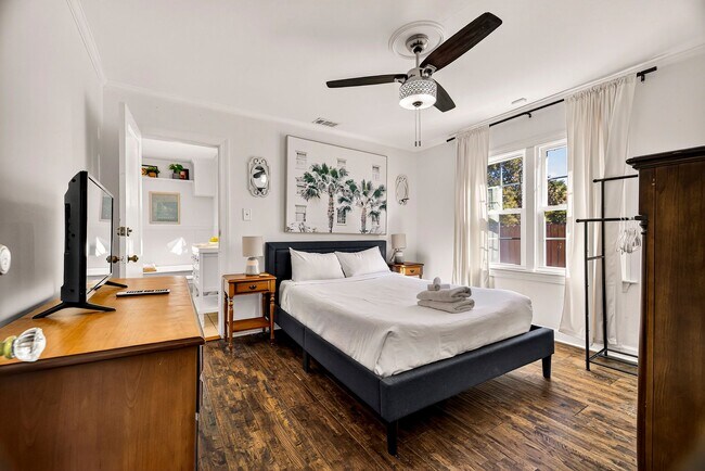 Building Photo - 1106 E 52nd St