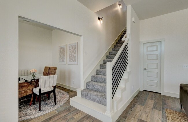 Building Photo - Stunning 4 Bedroom 3 Bath Home