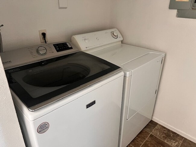 Building Photo - Charming 2 Bedroom, 1 Bathroom Home in Central Cedar City