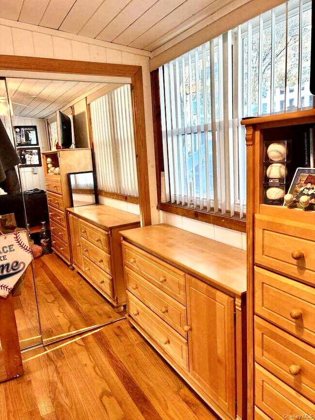 Building Photo - 2 Diane Ct