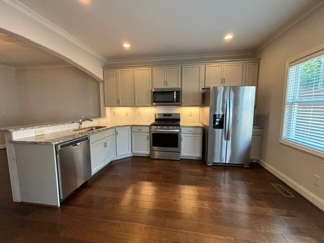 Building Photo - 962 Lennox BlvdBirmingham, AL35216