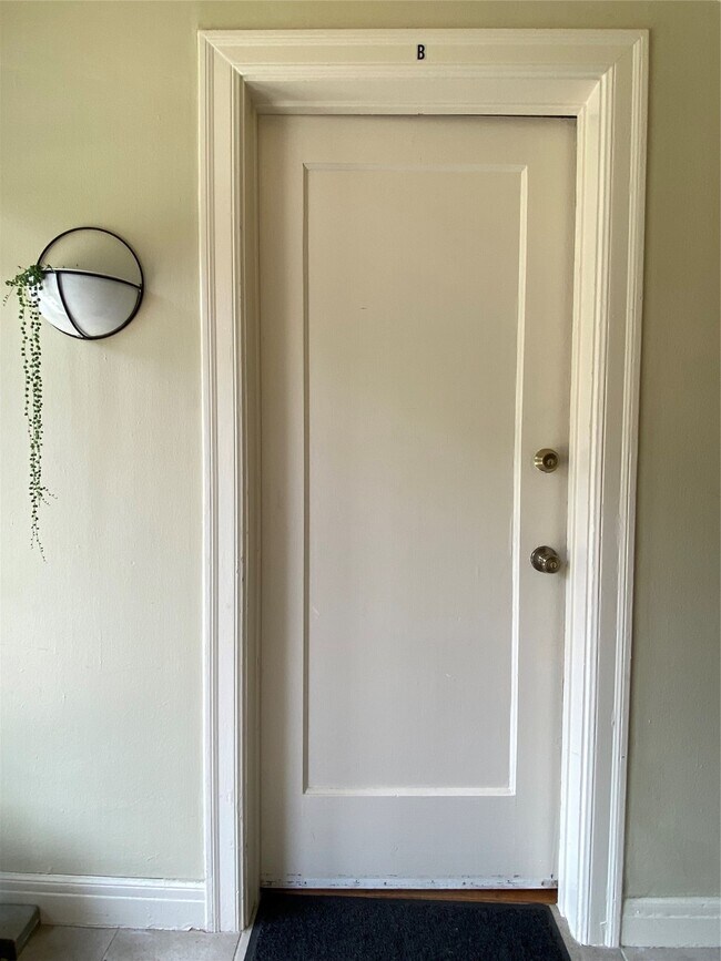 Building Photo - 1918 Sul Ross St