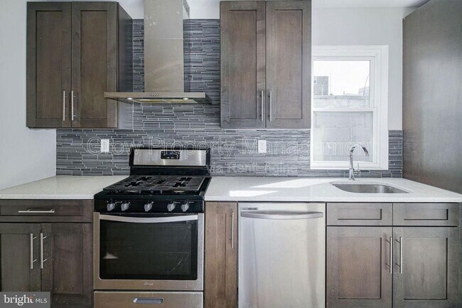 Building Photo - 2028 E Firth St