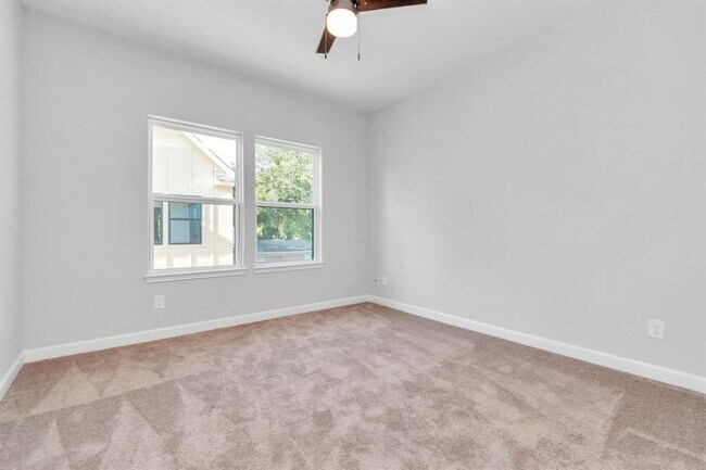 Building Photo - 2357 Hoskins Dr
