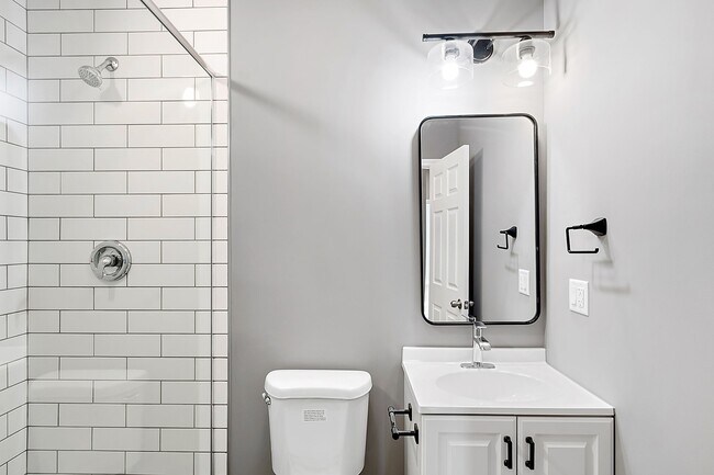 Building Photo - 6156 S Kenwood Ave